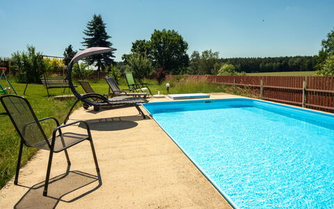 Filip: Blau, Schwimmbad, Gartenmöbel, Verbundwerkstoff, Freizeit, Resort, Schatten, Garten, Eco Hotel, Landscaping