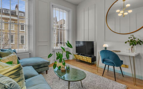 London West End 306: Wohnung, Estate, Garten, Rasen, Landscaping, Balkon, Villa
