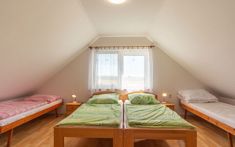 Smrž: Flooring, Fussboden, Holz, Schlafzimmer, Interior Design, Bett, Bettdecke, Decke, Bedding, Zimmer