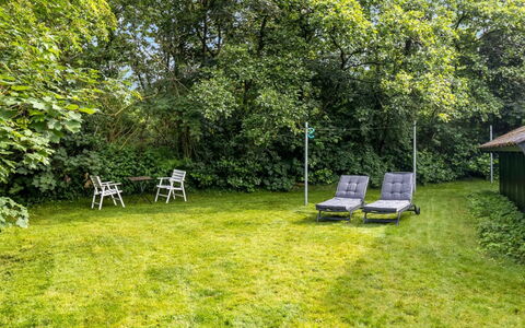 Amela - 30Km from the Sea: Dach, Haus, Zuhause, Hütte, Tür, Abstellgleis, Deck, Veranda, Planke, Hartholz