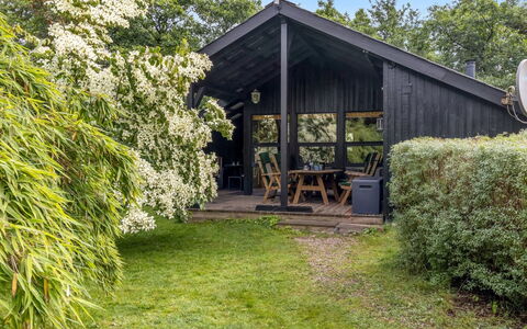 Amela - 30Km from the Sea: Dach, Haus, Zuhause, Hütte, Tür, Abstellgleis, Deck, Veranda, Planke, Hartholz