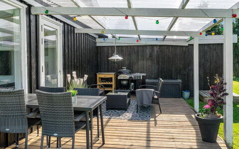 Marielouise - from the Sea: Möbel, Interior Design, Flooring, Fussboden, Decke, Zimmer, Stuhl, Tabelle, Wohnung, Küche & Esszimmer Tisch