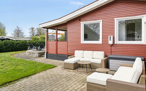Safina - 100M from the Sea: Möbel, Interior Design, Flooring, Fussboden, Decke, Zimmer, Stuhl, Tabelle, Wohnung, Küche & Esszimmer Tisch