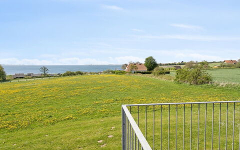 Halvor - 275M from the Sea: Dach, Haus, Zuhause, Hütte, Tür, Abstellgleis, Deck, Veranda, Planke, Hartholz