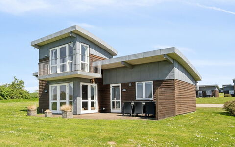 Halvor - 275M from the Sea: Dach, Haus, Zuhause, Hütte, Tür, Abstellgleis, Deck, Veranda, Planke, Hartholz