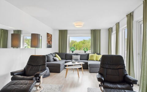 Edo - 575M from the Sea: Möbel, Interior Design, Flooring, Fussboden, Decke, Zimmer, Stuhl, Tabelle, Wohnung, Küche & Esszimmer Tisch