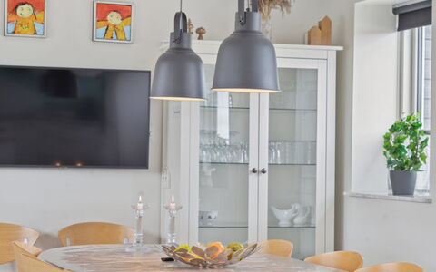 Edo - 575M from the Sea: Möbel, Interior Design, Flooring, Fussboden, Decke, Zimmer, Stuhl, Tabelle, Wohnung, Küche & Esszimmer Tisch