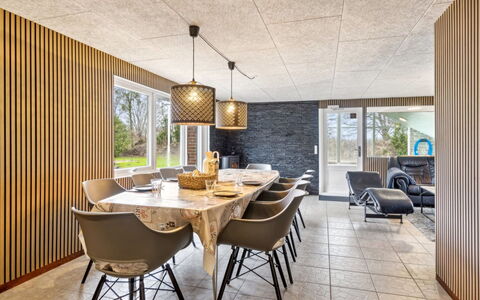 Fidelia - 400M from the Sea: Decke, Flooring, Interior Design, Fussboden, Verbundwerkstoff, Möbel, Resort, Hotel, Design, Daylighting