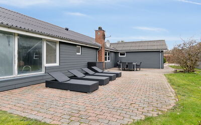 Fidelia - 400M from the Sea