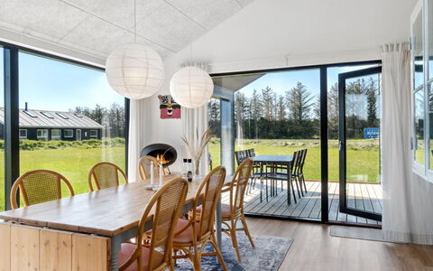 Cresta - 1.4Km from the Sea: Decke, Flooring, Interior Design, Fussboden, Verbundwerkstoff, Möbel, Resort, Hotel, Design, Daylighting
