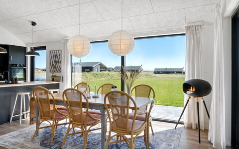Cresta - 1.4Km from the Sea: Decke, Flooring, Interior Design, Fussboden, Verbundwerkstoff, Möbel, Resort, Hotel, Design, Daylighting