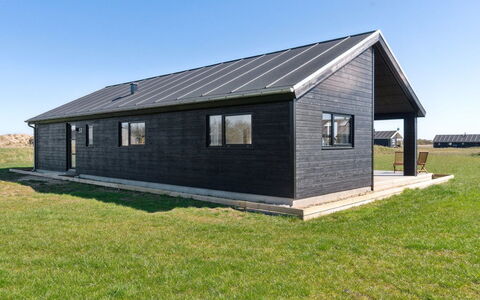 Cresta - 1.4Km from the Sea: Decke, Flooring, Interior Design, Fussboden, Verbundwerkstoff, Möbel, Resort, Hotel, Design, Daylighting