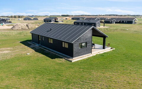 Cresta - 1.4Km from the Sea: Decke, Flooring, Interior Design, Fussboden, Verbundwerkstoff, Möbel, Resort, Hotel, Design, Daylighting