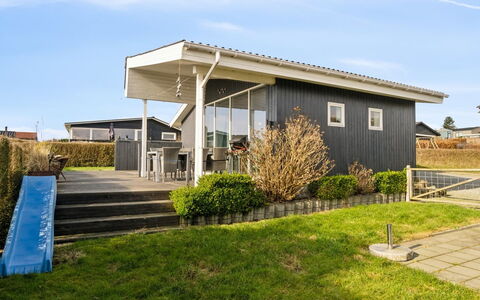 Gyrid - 150M from the Sea: Holz, Zuhause, Veranda, Deck, Hartholz, Dach, Holzbeize, Holzboden, Eco Hotel