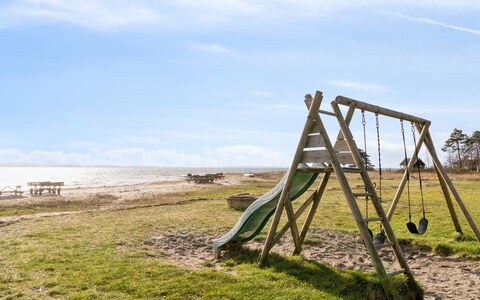 Gyrid - 150M from the Sea: Holz, Zuhause, Veranda, Deck, Hartholz, Dach, Holzbeize, Holzboden, Eco Hotel