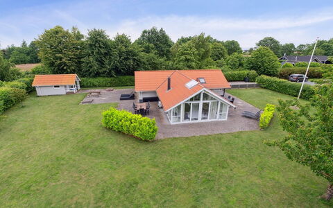 Chrisse - 250M from the Sea: Möbel, Interior Design, Flooring, Fussboden, Decke, Zimmer, Stuhl, Tabelle, Wohnung, Küche & Esszimmer Tisch
