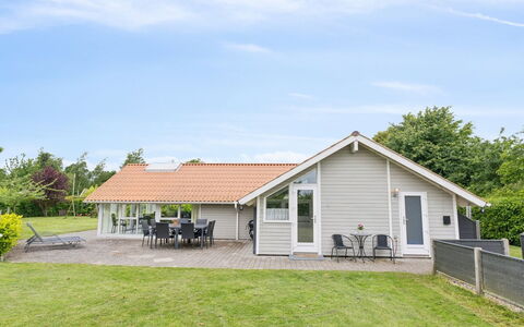 Chrisse - 250M from the Sea: Möbel, Interior Design, Flooring, Fussboden, Decke, Zimmer, Stuhl, Tabelle, Wohnung, Küche & Esszimmer Tisch