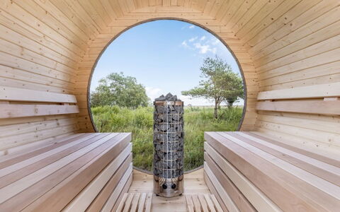 Griselda - 400M from the Sea: Holz, Zuhause, Veranda, Deck, Hartholz, Dach, Holzbeize, Holzboden, Eco Hotel
