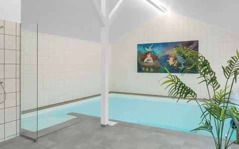 Tovi - 600M from the Sea: Möbel, Interior Design, Stuhl, Flooring, Tabelle, Resort, Fussboden, Decke, Zimmer, Eco Hotel