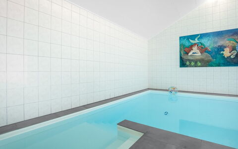 Tovi - 600M from the Sea: Möbel, Interior Design, Stuhl, Flooring, Tabelle, Resort, Fussboden, Decke, Zimmer, Eco Hotel