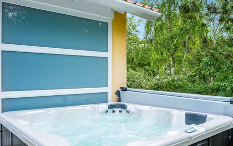 Tovi - 600M from the Sea: Möbel, Interior Design, Stuhl, Flooring, Tabelle, Resort, Fussboden, Decke, Zimmer, Eco Hotel