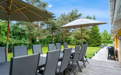 Tovi - 600M from the Sea: Möbel, Interior Design, Stuhl, Flooring, Tabelle, Resort, Fussboden, Decke, Zimmer, Eco Hotel