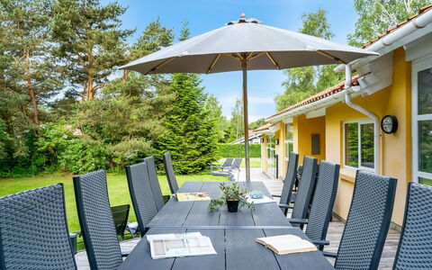 Tovi - 600M from the Sea: Möbel, Interior Design, Stuhl, Flooring, Tabelle, Resort, Fussboden, Decke, Zimmer, Eco Hotel
