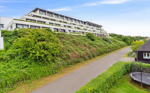 Franciska - 250M from the Sea: Daytime, Gebäude, Stadtgebiet, Metropolitan Area, Stadt, Wohnung, Nachbarschaft, Metropole, Wolkenkratzer