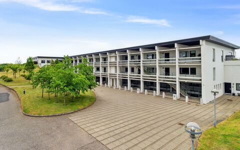 Franciska - 250M from the Sea: Daytime, Gebäude, Stadtgebiet, Metropolitan Area, Stadt, Wohnung, Nachbarschaft, Metropole, Wolkenkratzer