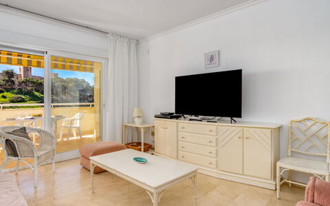 Fuengirola 605: Möbel, Eigentum, Komfort, Fernsehen, Tabelle, Wohnzimmer, Interior Design, Holz, Fussboden, Flooring