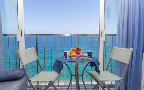 Rosa Maria Mar: Wasser, Gebäude, Himmel, Daytime, Eigentum, Schwimmbad, Azurblau, Fenster, Tower Block, Pflanze