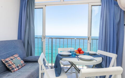 Rosa Maria Mar: Wasser, Gebäude, Himmel, Daytime, Eigentum, Schwimmbad, Azurblau, Fenster, Tower Block, Pflanze