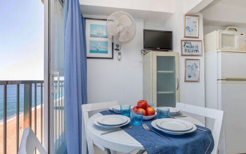 Rosa Maria Mar: Wasser, Gebäude, Himmel, Daytime, Eigentum, Schwimmbad, Azurblau, Fenster, Tower Block, Pflanze