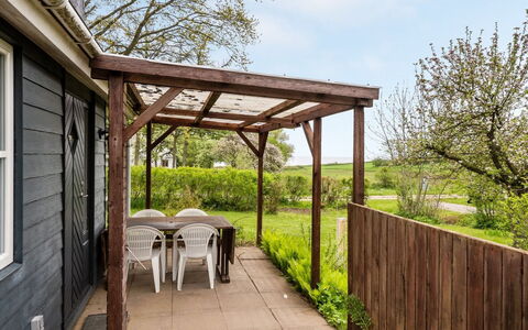 Venla - 150M from the Sea: Holz, Möbel, Hartholz, Holzbeize, Garten, Deck, Gartenmöbel, Outdoor Struktur, Hinterhof, Tisch Im Freien