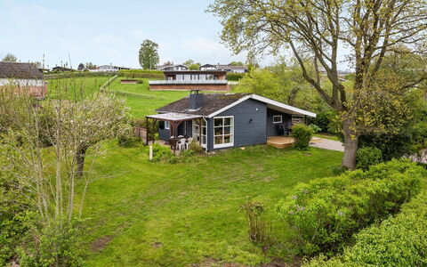 Venla - 150M from the Sea: Gras, Haus, Strauch, Dach, Zuhause, Hütte, Garten, Ländliches Gebiet, Grundstueck