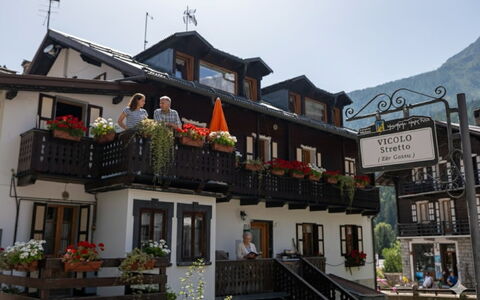 Appartamento Piazza Centrale: \Stadt, Tisch Im Freien, Balkon, Gartenmöbel, Blumentopf, Winter, Schnee, Zimmerpflanze, Regenschirm