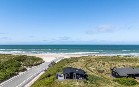 Fatlinda - 50M from the Sea: Dach, Zuhause, Haus, Abstellgleis, Hütte, Verbundwerkstoff, Tür, Schiebefenster, Estate, Kamin