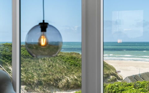 Fatlinda - 50M from the Sea: Decke, Flooring, Interior Design, Fussboden, Verbundwerkstoff, Möbel, Resort, Hotel, Design, Daylighting