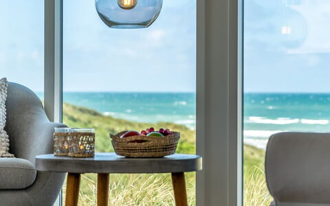 Fatlinda - 50M from the Sea: Decke, Flooring, Interior Design, Fussboden, Verbundwerkstoff, Möbel, Resort, Hotel, Design, Daylighting