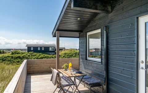 Fatlinda - 50M from the Sea: Decke, Flooring, Interior Design, Fussboden, Verbundwerkstoff, Möbel, Resort, Hotel, Design, Daylighting