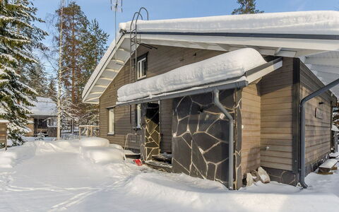 Käränkkä: Bett, Möbel, Schlafzimmer, Interior Design, Bedding, Bettdecke, Flooring, Holz, Fussboden, Zimmer