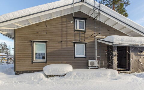 Käränkkä: Bett, Möbel, Schlafzimmer, Interior Design, Bedding, Bettdecke, Flooring, Holz, Fussboden, Zimmer