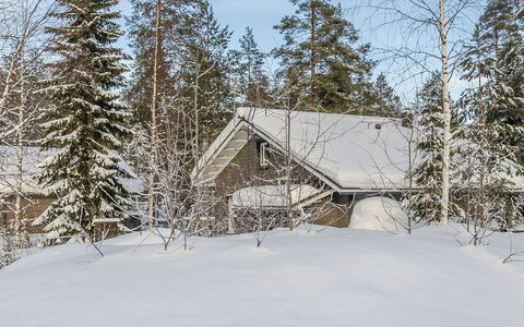 Käränkkä: Bett, Möbel, Schlafzimmer, Interior Design, Bedding, Bettdecke, Flooring, Holz, Fussboden, Zimmer