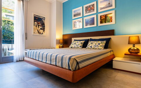 Borghouse: Möbel, Bett, Interior Design, Schlafzimmer, Flooring, Bedding, Fussboden, Bettdecke, Holz, Zimmer