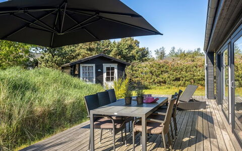 Einette - 100M from the Sea: Möbel, Interior Design, Flooring, Fussboden, Decke, Zimmer, Stuhl, Tabelle, Wohnung, Küche & Esszimmer Tisch
