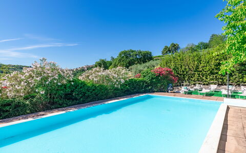 Villa La Pagliarina: Wasser, Pflanze, Himmel, Daytime, Eigentum, Schwimmbad, Azurblau, Die Architektur, Schatten, Gewässer