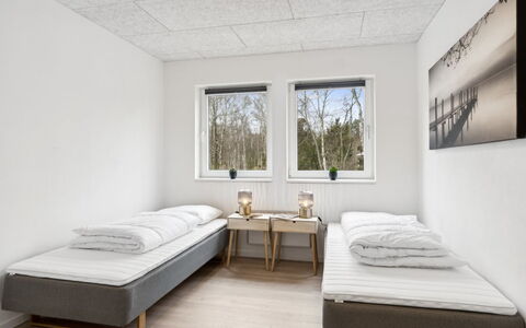 Thorbiorn - from the Sea: Wand, Schlafzimmer, Holz, Bett, Bedding, Decke, Fussboden, Flooring, Bettdecke, Interior Design