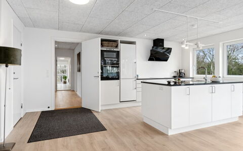 Thorbiorn - from the Sea: Flooring, Holz, Decke, Fussboden, Interior Design, Holzboden, Light Fixture, Küche, Zimmer, Wohnung