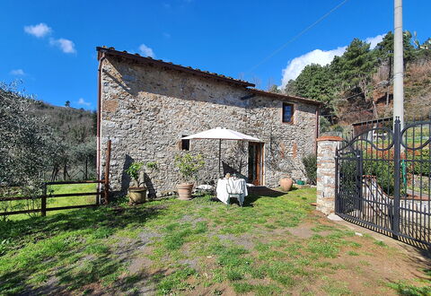 Il Cantuccio: Himmel, Wolke, Pflanze, Eigentum, Gebäude, Baum, Grundstueck, Ländliches Gebiet, Hütte, Gras