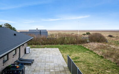 Dorrit - 1.2Km from the Sea